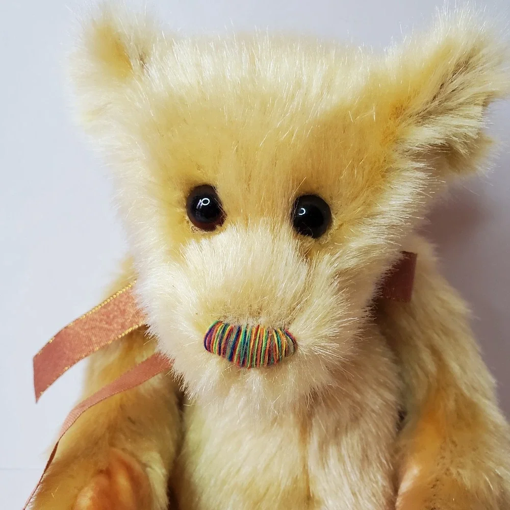 TY Classic Jeeves Golden Teddy Bear Plush Soft Stuffed Animal 2000 Rainbow Nose‎